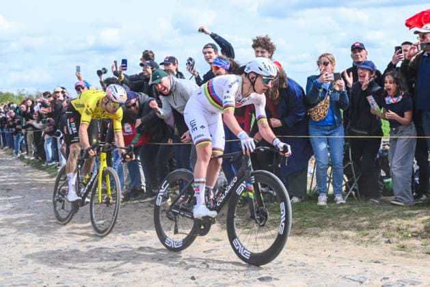 Paris - Roubaix Hauts-de-France 2026 Cycling Race ROUBAIX, FRANCE - APRIL 12 : Pogacar Tadej (SLO) of UAE Team Emirates XRG, Van Aert Wout (BEL) of Team Visma Lease a Bike in the escape pack during the 123rd edition of Paris - Roubaix Hauts-de-France an UCI World Tour 1.UWT one day cycling road race for Men Elite of 258 km with start in Compiegne and finish in Roubaix on April 12, 2026 in Roubaix, France, 12 04 2026 ( Motordriver Kenny Verfaillie - Roubaix France  Copyright: xVincentxKalutx