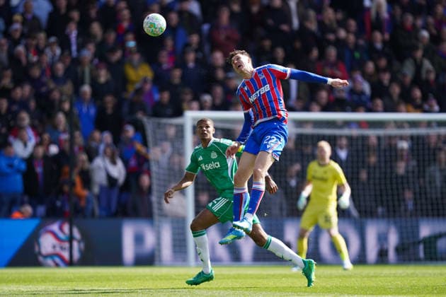 Crystal Palace v Newcastle United, Premier League Jörgen Strand Larsen of Crystal Palace under pressure from Malick Thiaw of Newcastle United during the Crystal Palace v Newcastle United Premier League match at Selhurst Park, London, England on 12 April 2026 Credit: Dylan Hepworth Every Second Media Editorial use only. All images are copyright Every Second Media Limited. No images may be reproduced without prior permission. All rights reserved. Premier League and Football League images are subject to licensing agreements with Football DataCo Limited. see https: www.football-dataco.com Copyright: xIMAGO EveryxSecondxMediax ESM-1906-0048 DylanxHepworthx xEveryxSecondxMediax