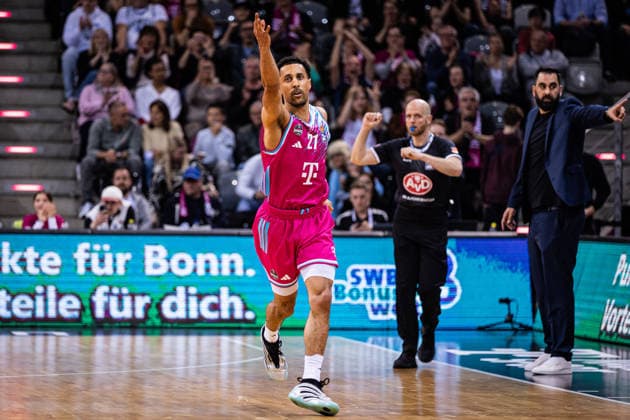 easyCredit Basketball Bundesliga, Telekom Baskets Bonn vs Basketball Löwen Braunschweig, 12 04 2026 Joel Aminu Telekom Baskets Bonn 21 celebrates a three-pointer easyCredit Basketball Bundesliga, Telekom Baskets Bonn vs Basketball Löwen Braunschweig, 12 04 2026, Telekom Dome Bonn Copyright: xBEAUTIFULxSPORTS Derixx