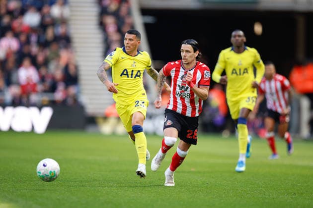 Sunderland v Tottenham Hotspur, Premier League Enzo Le Fee of Sunderland beats Pedro Porro of Tottenham Hotspur during the Sunderland v Tottenham Hotspur Premier League match at the Stadium of Light, Sunderland, England on 12 April 2026 Credit: Craig Cowan Every Second Media Editorial use only. All images are copyright Every Second Media Limited. No images may be reproduced without prior permission. All rights reserved. Premier League and Football League images are subject to licensing agreements with Football DataCo Limited. see https: www.football-dataco.com Copyright: xIMAGO EveryxSecondxMediax ESM-1907-0052 CraigxCowanx xEveryxSecondxMediax