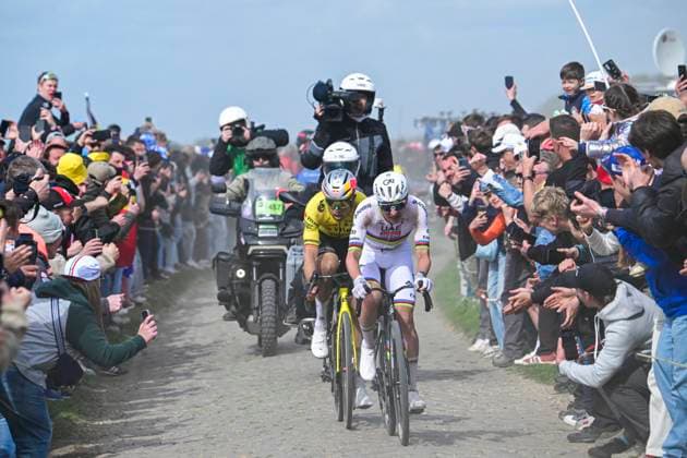 Paris - Roubaix Hauts-de-France 2026 Cycling Race ROUBAIX, FRANCE - APRIL 12 : Pogacar Tadej (SLO) of UAE Team Emirates XRG, Van Aert Wout (BEL) of Team Visma Lease a Bike in the escape pack during the 123rd edition of Paris - Roubaix Hauts-de-France an UCI World Tour 1.UWT one day cycling road race for Men Elite of 258 km with start in Compiegne and finish in Roubaix on April 12, 2026 in Roubaix, France, 12 04 2026 ( Motordriver Kenny Verfaillie - Roubaix France  Copyright: xBernardxPaponx