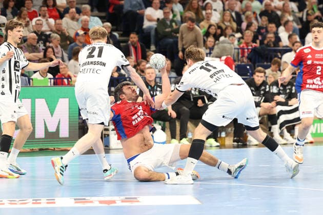 Handball Daikin Handball Bundesliga 2025 2026 Handball Sport Verein Hamburg vs THW Kiel Eric Johansson Kiel ,Jacob Arenth Lassen Hamburg ,Petter Overby ï¿½erby Kiel , Barclays Arena Hamburg