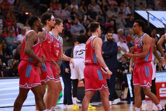 V l Jeff Garrett, Michael Kessens, Patrick Heckmann, Grayson Murphy and Joel Aminu Bonn , Bonn, Germany, 12 04 2026, Basketball Bundesliga, Matchday 29, Telekom Baskets Bonn vs Basketball Löwen Braunschweig