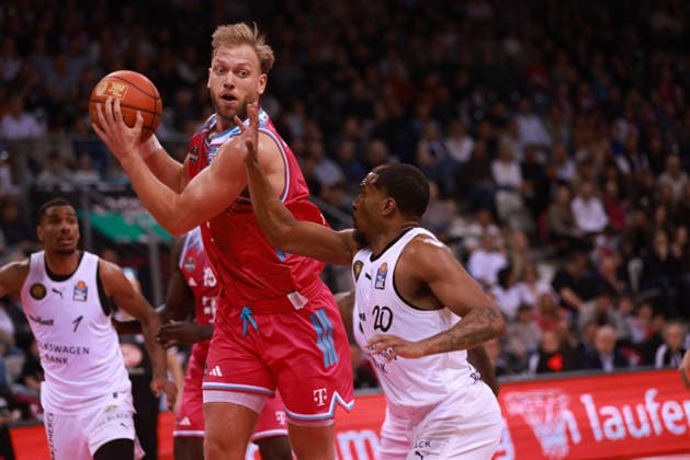 Patrick Heckmann Bonn on the ball against Bryant Crawford Braunschweig , Bonn, Germany, 12 04 2026, Basketball Bundesliga, Matchday 29, Telekom Baskets Bonn vs Basketball Löwen Braunschweig