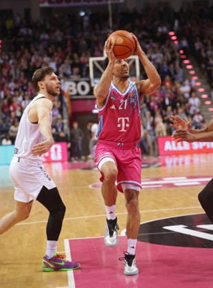 Joel Aminu Telekom Baskets Bonn vs Basketball Löwen Loewen Braunschweig 29 Speiltag Saison 2025 26