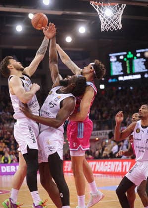 Michael Kessens Telekom Baskets Bonn vs Basketball Löwen Loewen Braunschweig 29 Speiltag season 2025 26
