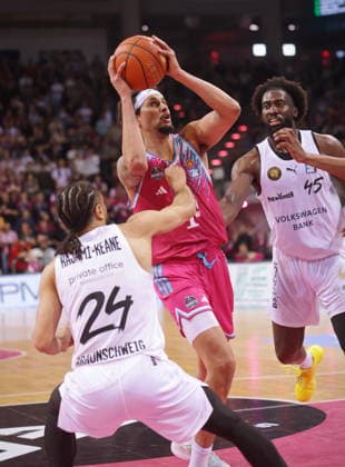 Michael Kessens Telekom Baskets Bonn vs Basketball Löwen Loewen Braunschweig 29 Speiltag season 2025 26