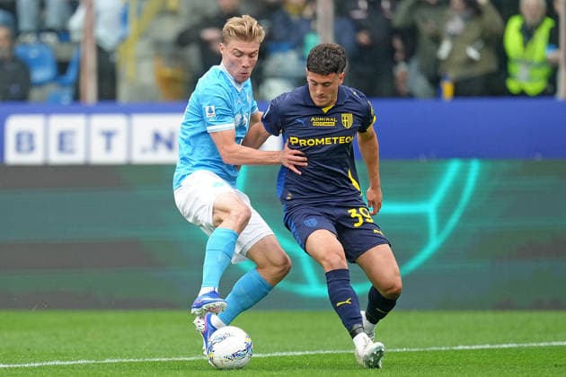 PARMA, ITALY, APRIL 12: Rasmus Hojlund of SSC Napoli vies with Alessandro Circati of Parma Calcio during the Serie A match between Parma Calcio and SSC Napoli in Parma, Italy. Copyright: xFOTOAGENZIAx