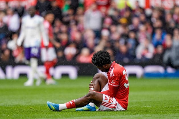 Premier League: Nottingham Forest v Aston Villa Ola Aina of Nottingham Forest goes down injured during the Premier League match Nottingham Forest vs Aston Villa at City Ground, Nottingham, United Kingdom on 12 April 2026 (Photo by Maynard Manyowa News Images) Nottingham City Ground Nottinghamshire United Kingdom Copyright: xMaynardxManyowa NewsxImagesx
