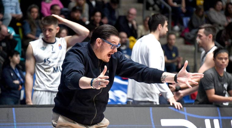 12 04 2026, xokbx, Basketball easyCredit BBL Bundesliga, Frankfurt Skyliners MLP Academics Heidelberg v l Headcoach Carlo Finetti MLP Academics Heidelberg , Mimik, Gestik, angespannt, aufgeregt DFL DFB REGULATIONS PROHIBIT ANY USE OF PHOTOGRAPHS as IMAGE SEQUENCES and or QUASI VIDEO Frankfurt am Main