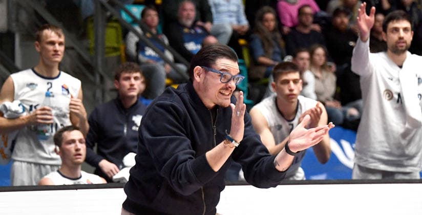 12 04 2026, xokbx, Basketball easyCredit BBL Bundesliga, Frankfurt Skyliners MLP Academics Heidelberg v l Headcoach Carlo Finetti MLP Academics Heidelberg , facial expressions, gestures, tense, excited, cheering, energetic DFL DFB REGULATIONS PROHIBIT ANY USE OF PHOTOGRAPHS as IMAGE SEQUENCES and or QUASI VIDEO Frankfurt am Main