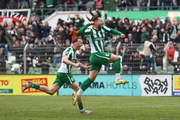 12.04.2026, xtgx, Fussball Regionalliga Nordost, BSG Chemie Leipzig - 1. FC Lokomotive Leipzig emspor, v.l. Philipp Wendt (Chemie Leipzig, 18) Janik Maeder (Mäder, Chemie Leipzig, 7) Jubel ueber den Sieg, Jubel nach Spielende (DFL DFB REGULATIONS PROHIBIT ANY USE OF PHOTOGRAPHS as IMAGE SEQUENCES and or QUASI-VIDEO) Leipzig *** 12 04 2026, xtgx, Fußball Regionalliga Nordost, BSG Chemie Leipzig 1 FC Lokomotive Leipzig emspor, v l Philipp Wendt Chemie Leipzig, 18 Janik Maeder Mäder, Chemie Leipzig, 7 Jubel über den Sieg, Jubel nach Spielende DFL DFB REGULATIONS PROHIBIT ANY USE OF PHOTOGRAPHS as IMAGE SEQUENCES and or QUASI VIDEO Leipzig
