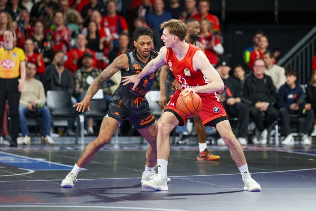 Justuz Hollatz FC Bayern Basketball, 21 with Nike Sibande Niners Chemnitz, 02 , GER, FC Bayern Basketball vs Niners Chemnitz, Basketball, easycredit Basketball Bundesliga, 29 Matchday, Season 2025 2026, 12 04 2026, GER, FC Bayern Basketball vs Niners Chemnitz, Basketball, easycredit Basketball Bundesliga, 29 Matchday, Season 2025 2026, 12 04 2026 Munich Copyright: xEibner-Pressefoto JennixMaulx EP_JML