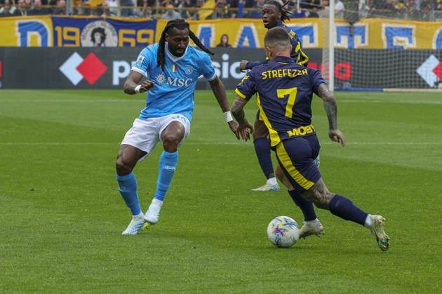 Gabriel Strefezza of Parma AC competes for the ball with Andre-Frank Zambo Anguissa of SSC Napoli during Parma Calcio vs SSC Napoli, 32Â° Serie A Enilive 2025-26 game at New Balance Arena in Parma (PR), Italy, on April 12, 2026.  Copyright: xDavidexCasentini IPAxSportx xipa-agency.netx xx IPA_73913768 IPA_Agency_IPA73913768
