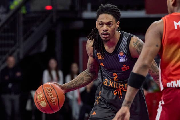 German Basketball Bundesliga BBL , FC Bayern Munich Basketball vs NINERS Chemnitz, Munich FC Bayern Basketball, NINERS Chemnitz, 2026 04 12 in Munich SAP Garden SIBANDE Nike NINERS Chemnitz Shooting Guard SG Nr2 CHE2 sportworld Munich SAP Garden Bayern Germany