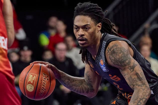 German Basketball Bundesliga BBL , FC Bayern Munich Basketball vs NINERS Chemnitz, Munich FC Bayern Basketball, NINERS Chemnitz, 2026 04 12 in Munich SAP Garden SIBANDE Nike NINERS Chemnitz Shooting Guard SG Nr2 CHE2 sportworld Munich SAP Garden Bayern Germany