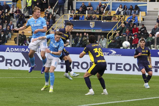CALCIO - Serie A - Parma Calcio vs SSC Napoli Rasmus Hojlund of SSC Napoli heads the ball during Parma Calcio vs SSC Napoli, 32Â° Serie A Enilive 2025-26 game at New Balance Arena in Parma (PR), Italy, on April 12, 2026. Parma Italy  Copyright: xIPAxSport ABACAx