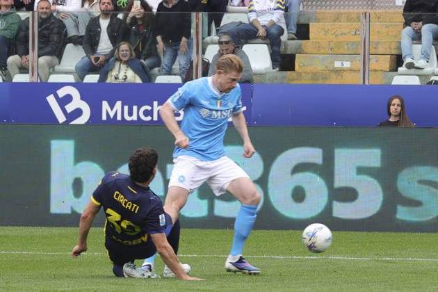 CALCIO - Serie A - Parma Calcio vs SSC Napoli Alessandro Circati of Parma AC competes for the ball with Kevin De Bruyne of SSC Napoli during Parma Calcio vs SSC Napoli, 32Â° Serie A Enilive 2025-26 game at New Balance Arena in Parma (PR), Italy, on April 12, 2026. Parma Italy  Copyright: xIPAxSport ABACAx