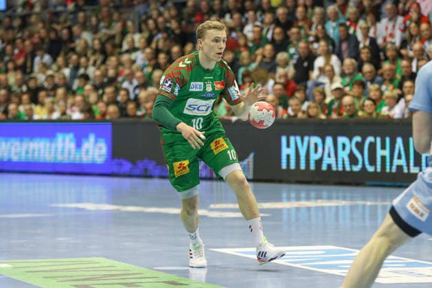 12 04 2026, xgox, Handball Daikin HBL SC Magdeburg HC Erlangen emspor, v l Gisli Thorgeir Kristjansson Magdeburg, 10 am Ball, plays the ball Magdeburg