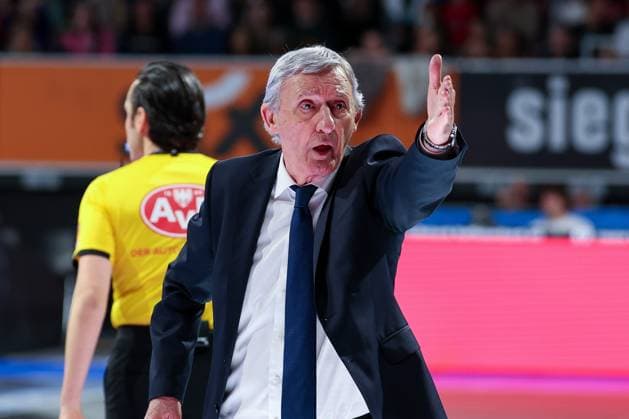 Head coach Svetislav Pesic FC Bayern Muenchen Basketball in action, gives instructions to the team, FC Bayern Muenchen Basketball vs Niners Chemnitz, easyCredit BBL, Basketball, Bundesliga, Men, Main Round, April 12, 2026 Muenchen Bayern Germany Copyright: xkolbert-press MartinxAgüerax