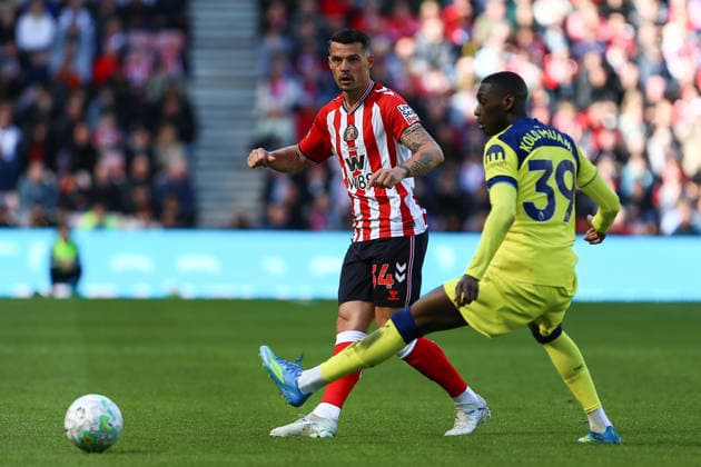 SUNDERLAND, ENGLAND, APRIL 12: Granit Xhaka of Sunderland AFC (L) passes the ball away from Randal Kolo Muani of Tottenham Hotspur (R) during a Premier League 2025-26 match between Sunderland and Tottenham Hotspur at Stadium of Light on April 12, 2026 in Sunderland, England. (Photo by Zach Forster Sports Press Photo) Copyright: xZachxForster SportsxPressxPhotox Sportspressphoto_SPR128156
