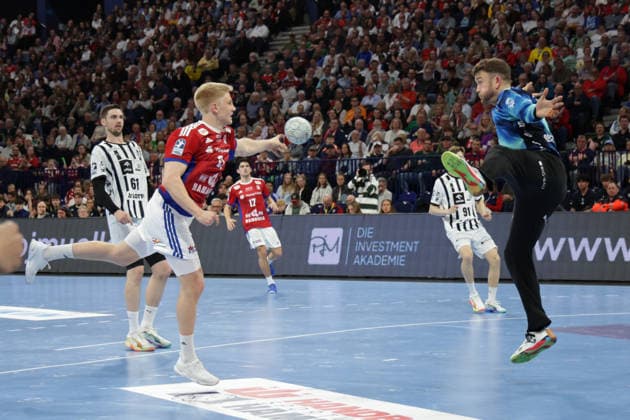 2026 04 12 xfsx Daikin HBL Handballl 1 Bundesliga Hamburger Sportverein Handball THW Kiel v l Frederik Bo Andersen 21, HSV Hamburg Handball , Goalkeeper Gonzalo Perez de Vargas THW Kiel ,1 Copyright: HMBxMedia FernandoxSoares