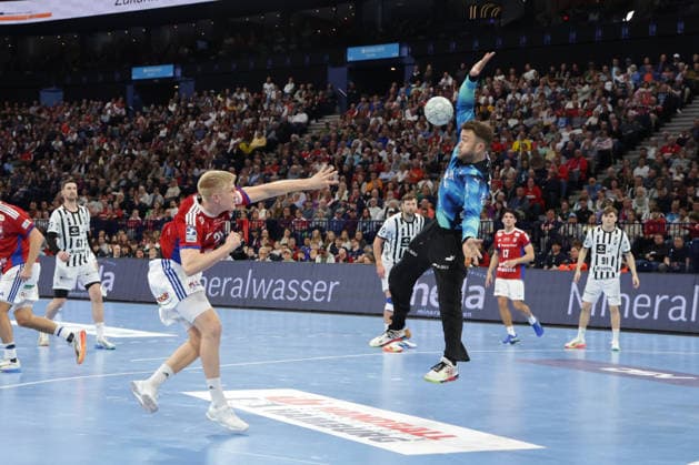 2026 04 12 xfsx Daikin HBL Handballl 1 Bundesliga Hamburger Sportverein Handball THW Kiel v l Frederik Bo Andersen 21, HSV Hamburg Handball , Goalkeeper Gonzalo Perez de Vargas THW Kiel ,1 Copyright: HMBxMedia FernandoxSoares