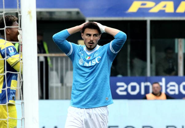 Foto IPP Albano Angilletta Parma 12 04 2026 Calcio Campionato di serie A 2025 2026 Parma - Napoli nella foto: Eljif Elmas Italy Photo Press World Copyright italy ITALY  Copyright: xR4924_italyphotopressx