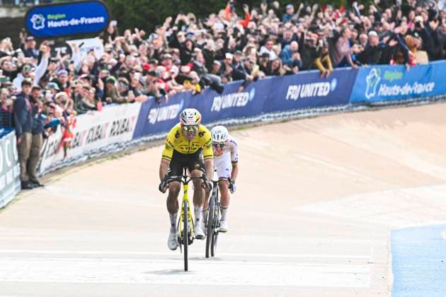 Paris - Roubaix Hauts-de-France 2026 Cycling Race ROUBAIX, FRANCE - APRIL 12 : Van Aert Wout (BEL) of Team Visma Lease a Bike, Pogacar Tadej (SLO) of UAE Team Emirates XRG in the final sprint during the 123rd edition of Paris - Roubaix Hauts-de-France an UCI World Tour 1.UWT one day cycling road race for Men Elite of 258 km with start in Compiegne and finish in Roubaix on April 12, 2026 in Roubaix, France, 12 04 2026 ( Motordriver Kenny Verfaillie - Roubaix France  Copyright: xVincentxKalutx
