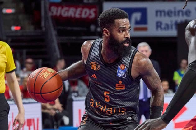 German Basketball Bundesliga BBL , FC Bayern Munich Basketball vs NINERS Chemnitz, Munich FC Bayern Basketball, NINERS Chemnitz, 2026 04 12 in Munich SAP Garden DAVIS Corey NINERS Chemnitz Point Guard PG Nr5 CHE5 sportworld Munich SAP Garden Bayern Germany