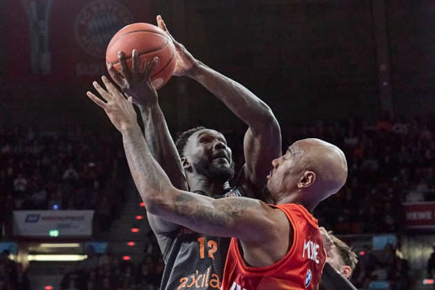 German Basketball Bundesliga BBL , FC Bayern Munich Basketball vs NINERS Chemnitz, Munich FC Bayern Basketball, NINERS Chemnitz, 2026 04 12 in Munich SAP Garden SOW Amadou NINERS Chemnitz Center C Nr12 CHE12 , MIKE Isiaha FC Bayern Munich Basketball Power Forward PF Nr22 FCBB22 sportworld Munich SAP Garden Bayern Germany