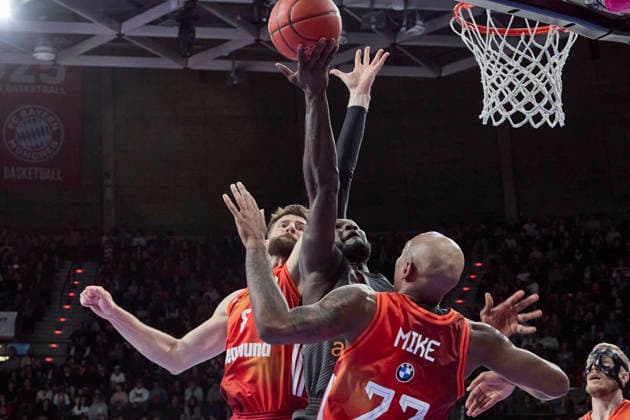 German Basketball Bundesliga BBL , FC Bayern Munich Basketball vs NINERS Chemnitz, Munich FC Bayern Basketball, NINERS Chemnitz, 2026 04 12 in Munich SAP Garden SOW Amadou NINERS Chemnitz Center C Nr12 CHE12 , MIKE Isiaha FC Bayern Munich Basketball Power Forward PF Nr22 FCBB22 , KRATZER Leon FC Bayern Munich Basketball Center C Nr8 FCBB8 sportworld Munich SAP Garden Bayern Germany