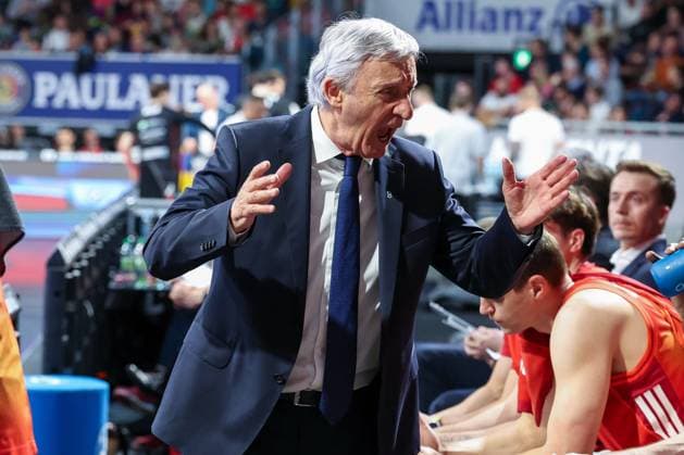 Head coach Svetislav Pesic FC Bayern Muenchen Basketball in action, gives instructions to the team, FC Bayern Muenchen Basketball vs Niners Chemnitz, easyCredit BBL, Basketball, Bundesliga, Men, Main Round, April 12, 2026 Muenchen Bayern Germany Copyright: xkolbert-press MartinxAgüerax