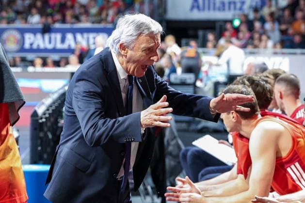 Head coach Svetislav Pesic FC Bayern Muenchen Basketball in action, gives instructions to the team, FC Bayern Muenchen Basketball vs Niners Chemnitz, easyCredit BBL, Basketball, Bundesliga, Men, Main Round, April 12, 2026 Muenchen Bayern Germany Copyright: xkolbert-press MartinxAgüerax