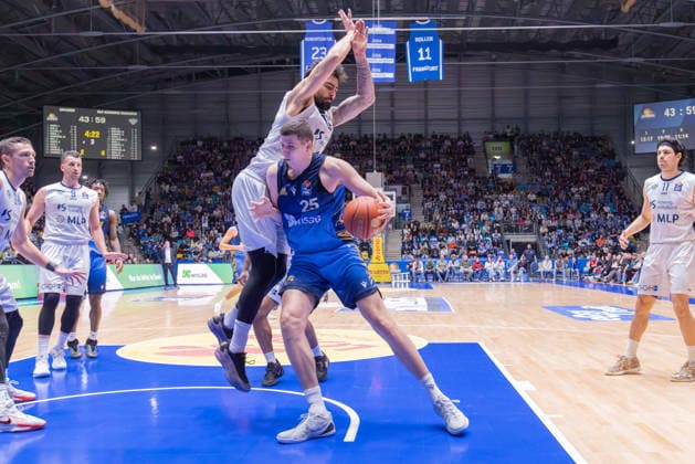 Frankfurt Skyliners MLP Academics Heidelberg, easyCredit BBL Jacob Knauf Skyliners, 25 vs Marcel Keßen MLP Academics Heidelberg, 15 Game of the easyCredit BBL between Frankfurt Skyliners and MLP Academics Heidelberg on April 12, 2026 at Süwag Energie ARENA in Frankfurt am Main , Frankfurt am Main Hessen Germany Süwag Energie ARENA