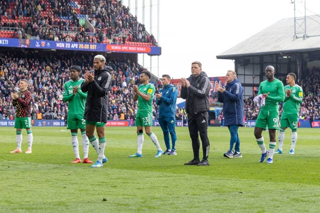 Crystal Palace v Newcastle United, Premier League, Football, Selhusrt Park Stadium, London, UK - 12 Apr 2026 Newcastle United Manager Eddie Howe and the Newcastle United applaud the travelling fans at full time London Selhusrt Park Stadium Selhurst GBR, UK NEWSPAPERS OUT Copyright: xEllixBirchx