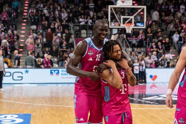 Kur Jongkuch 15 Telekom Baskets Bonn and Zachery Cooks 3 Telekom Baskets Bonn celebrate together on the pitch EasyCredit BBL league match on matchday 29 in Bonn between Telekom Baskets Bonn and Basketball Löwen Braunschweig Cheers from Kur Jongkuch 15 Telekom Baskets Bonn and Zachery Cooks 3 Telekom Baskets Bonn Copyright: xFeyzullahxGökalp feyzofsportsx