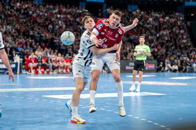 12 04 2026, xdobgx, Handball Daikin HBL, Handball Sport Verein Hamburg THW Kiel v l Bence Imre Kiel, 91 , Nicolaj Jorgensen Handball Sport Verein Hamburg, 11 am Ball, plays the ball