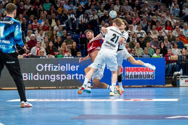 12 04 2026, xdobgx, Handball Daikin HBL, Handball Sport Verein Hamburg THW Kiel v l Gonzalo Perez De Vargas Kiel, 1 , Jacob Lassen Handball Sport Verein Hamburg, 9 beim Wurf, in action, throwing, Eric Johansson Kiel, 21 , Rune Dahmke Kiel, 23