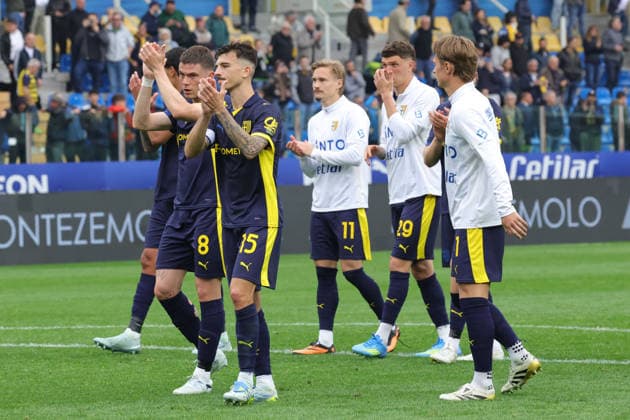 ParmaÕs end of game during the Serie A soccer match between Parma and Napoli at the Ennio Tardini Stadium in Parma Italy - Sunday, 12 april 2026. - Soccer .  Copyright: xAlbertoxMariani LaPressex