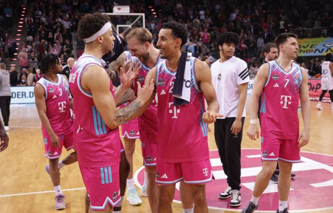 Joel Aminu Bonn with Jalen Finch Bonn , Bonn, Germany, 12 04 2026, Basketball Bundesliga, Matchday 29, Telekom Baskets Bonn vs Basketball Löwen Braunschweig