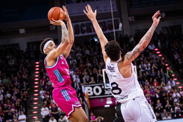 easyCredit Basketball Bundesliga, Telekom Baskets Bonn vs Basketball Löwen Braunschweig, 12 04 2026 Alijah Comithier Telekom Baskets Bonn 2 and Joshua Obiesie BASKETBALL LÖWEN BRAUNSCHWEIG 8 easyCredit Basketball Bundesliga, Telekom Baskets Bonn vs Basketball Löwen Braunschweig, 12 04 2026, Telekom Dome Bonn Copyright: xBEAUTIFULxSPORTS Derixx