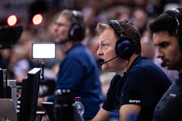 easyCredit Basketball Bundesliga, Telekom Baskets Bonn vs Basketball Löwen Braunschweig, 12 04 2026 DYN Commentator Chris Schmidt easyCredit Basketball Bundesliga, Telekom Baskets Bonn vs Basketball Löwen Braunschweig, 12 04 2026, Telekom Dome Bonn Copyright: xBEAUTIFULxSPORTS Derixx