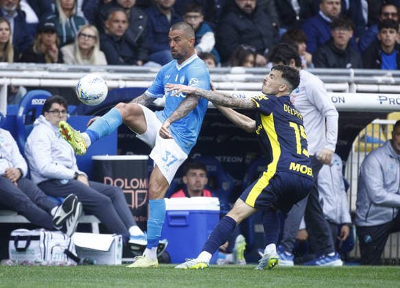 Napoli Alisson Santos during the Serie A soccer match between Parma and Napoli at the Stadio Ennio Tardini di Parma, north west Italy - Domenica , 12 Aprile 2026. - Soccer .  Copyright: xAlbertoxMariani LaPressex