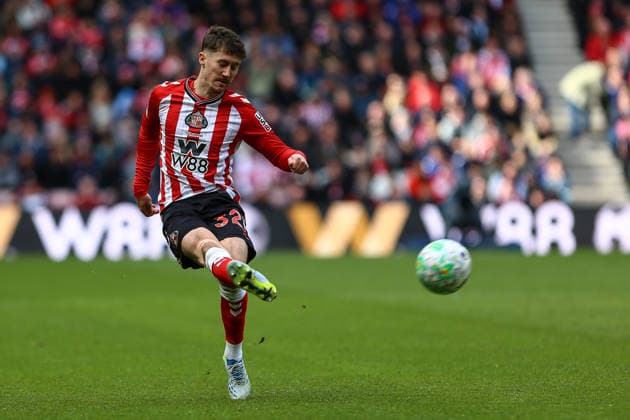 SUNDERLAND, ENGLAND, APRIL 12: Trai Hume of Sunderland AFC kicks the ball during a Premier League 2025-26 match between Sunderland and Tottenham Hotspur at Stadium of Light on April 12, 2026 in Sunderland, England. (Photo by Zach Forster Sports Press Photo) Copyright: xZachxForster SportsxPressxPhotox Sportspressphoto_SPR128256
