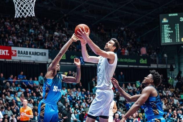 Mateo Seric MLP Academics Heidelberg, 21 GER, Skyliners Frankfurt vs MLP Academics Heidelberg, easycredit BBL, Bundesliga, Matchday 29, Season 2025 2026 12 04 2026 Eibner Pressefoto Attila Ziga GER, Skyliners Frankfurt vs MLP Academics Heidelberg, easycredit BBL, Bundesliga, Matchday 29, Season 2025 2026 12 04 2026 Frankfurt am Main Copyright: xEibner-Pressefotox EP_AZA