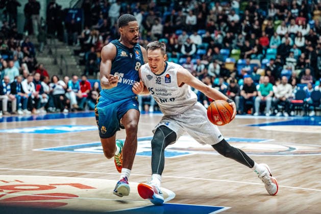 William Christmas Skyliners Frankfurt, 08 , Ryan Mikesell MLP Academics Heidelberg, 33 GER, Skyliners Frankfurt vs MLP Academics Heidelberg, easycredit BBL, Bundesliga, Matchday 29, Season 2025 2026 12 04 2026 Eibner Pressefoto Attila Ziga GER, Skyliners Frankfurt vs MLP Academics Heidelberg, easycredit BBL, Bundesliga, Matchday 29, Season 2025 2026 12 04 2026 Frankfurt am Main Copyright: xEibner-Pressefotox EP_AZA