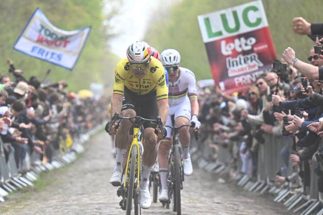 12-04-2026 Paris - Roubaix; 2026, Visma - Lease A Bike; 2026, Uae Emirates - Xrg; Van Aert, Wout; Pogacar, Tadej; Arenberg; 