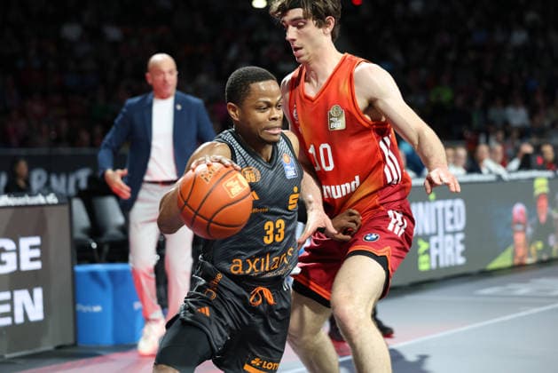 Eric Washington Niners Chemnitz, 33 with Justinian Jessup FC Bayern Basketball, 10 , GER, FC Bayern Basketball vs Niners Chemnitz, Basketball, easycredit Basketball Bundesliga, 29 Matchday, Season 2025 2026, 12 04 2026, GER, FC Bayern Basketball vs Niners Chemnitz, Basketball, easycredit Basketball Bundesliga, 29 Matchday, Season 2025 2026, 12 04 2026 Muenchen Copyright: xEibner-Pressefoto JennixMaulx EP_JML