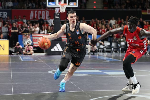 Yordan Minchev Niners Chemnitz, 91 with Wenyen Gabriel FC Bayern Basketball, 32 , GER, FC Bayern Basketball vs Niners Chemnitz, Basketball, easycredit Basketball Bundesliga, 29 Matchday, Season 2025 2026, 12 04 2026, GER, FC Bayern Basketball vs Niners Chemnitz, Basketball, easycredit Basketball Bundesliga, 29 Matchday, Season 2025 2026, 12 04 2026 Munich Copyright: xEibner-Pressefoto JennixMaulx EP_JML